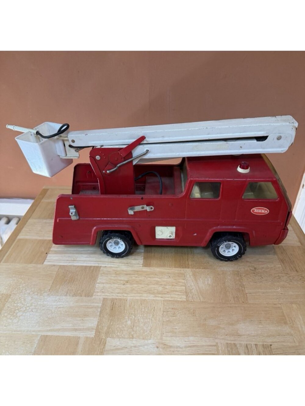 Vintage Red Tonka Snorkel Fire Truck Engine Aerial Bucket Metal With Hose 17” GC